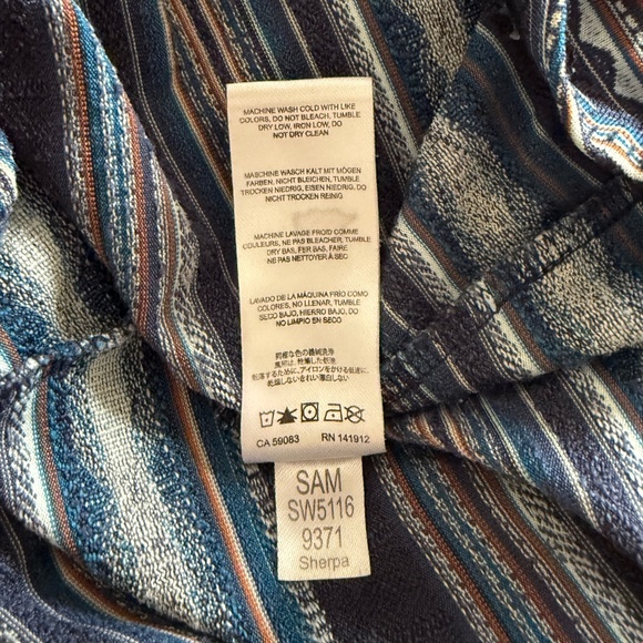 sherpa adventure gear dress, with zippered side pocket, size Medium - Picture 9 of 9